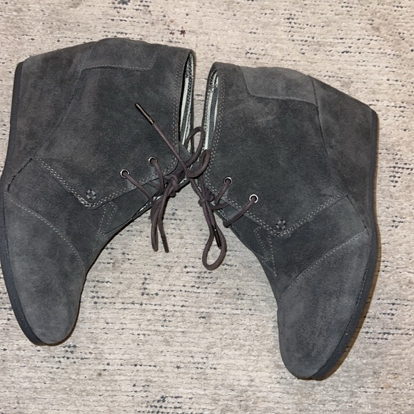 Tom's wedge booties size 11 women's gray - Picture 4 of 8